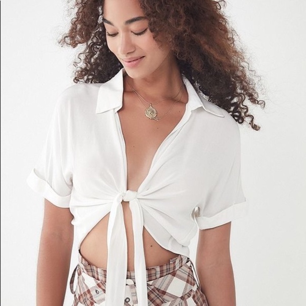 UO White Tiefront Crop Top